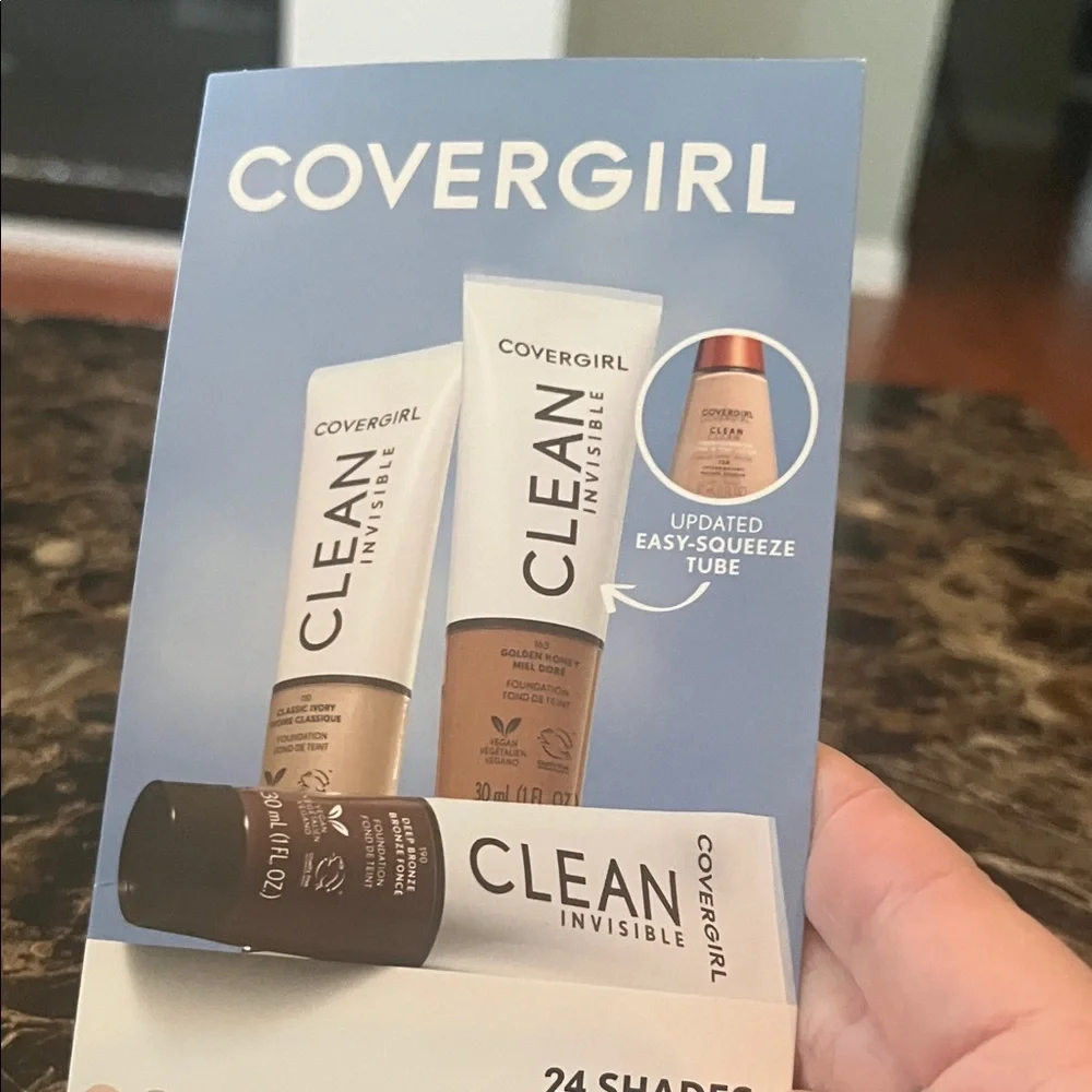 COVERGIRL Clean Invisible Foundation Card - Beige to Deep Brown Shades